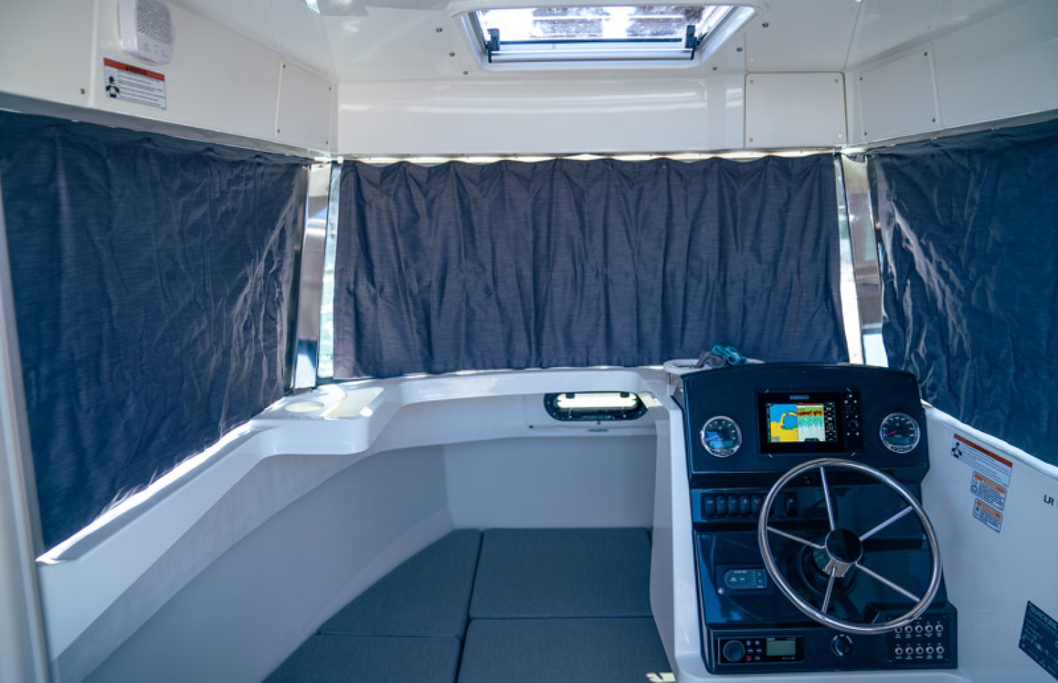 slider 16 Quicksilver Captur 625 Pilothouse